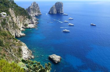 Útesy Faraglioni, Capri, foto: pixabay